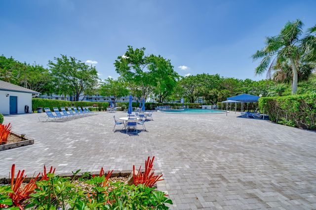 7608 NW 18th Street Unit 202, Margate, FL 33063