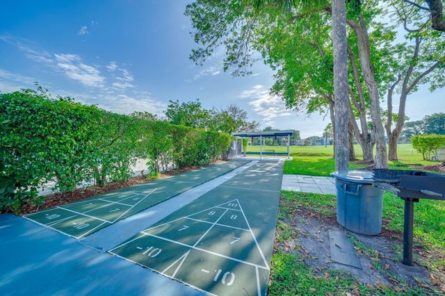 7608 NW 18th Street Unit 202, Margate, FL 33063