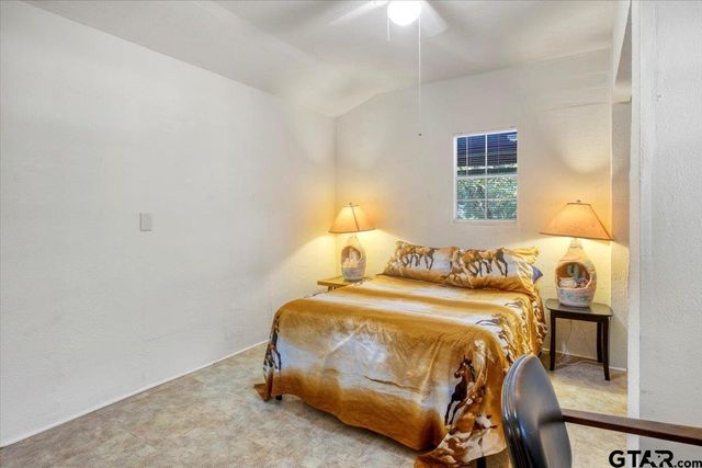 23207 Holly Road, Mineola, TX 75773