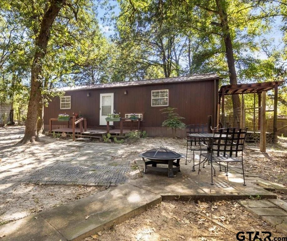23207 Holly Road, Mineola, TX 75773