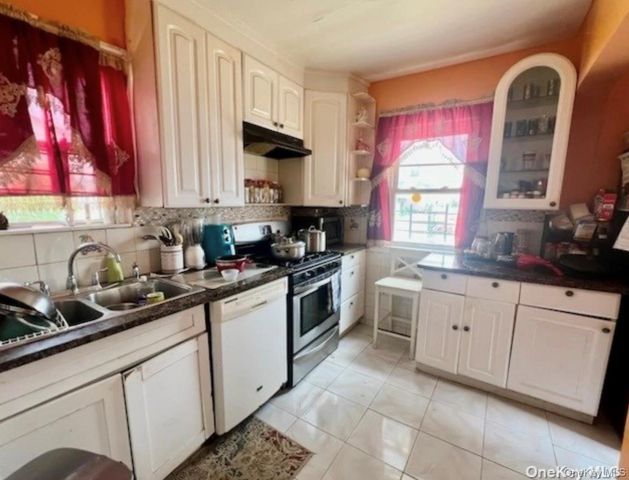 139-55 230th Place, Springfield Gardens, NY 11413