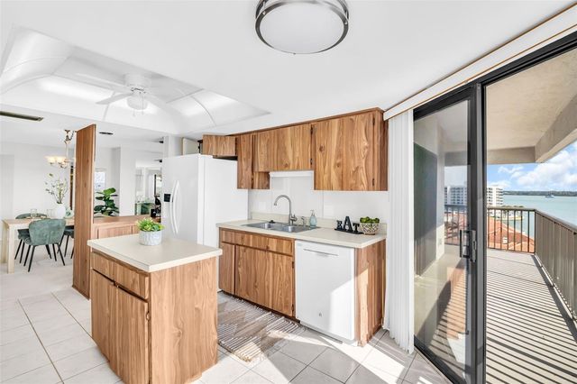 1651 SAND KEY ESTATES CT 74, Clearwater Beach, FL 33767