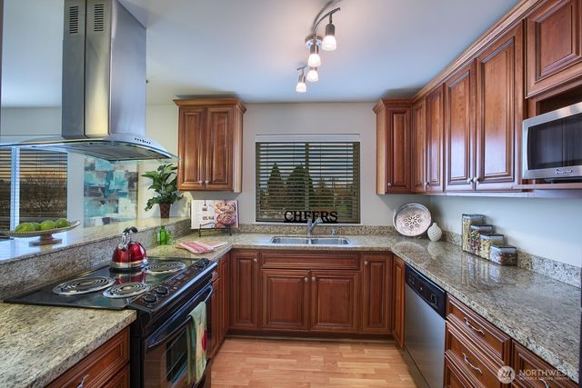 3232 15th Avenue W, Seattle, WA 98119
