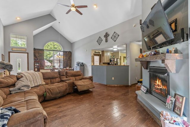 45 Stone Ridge Court, Strafford, MO 65757