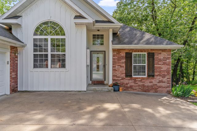 45 Stone Ridge Court, Strafford, MO 65757