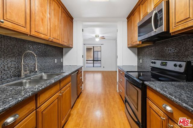 1735 N Fuller Avenue 121, Los Angeles, CA 90046