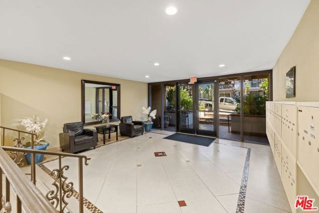 1735 N Fuller Avenue 121, Los Angeles, CA 90046