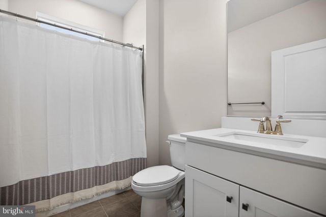 103 CONGRESSIONAL CT, Moorestown, NJ 08057