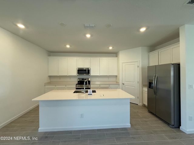 8198 HORSEBIT Circle, Jacksonville, FL 32219