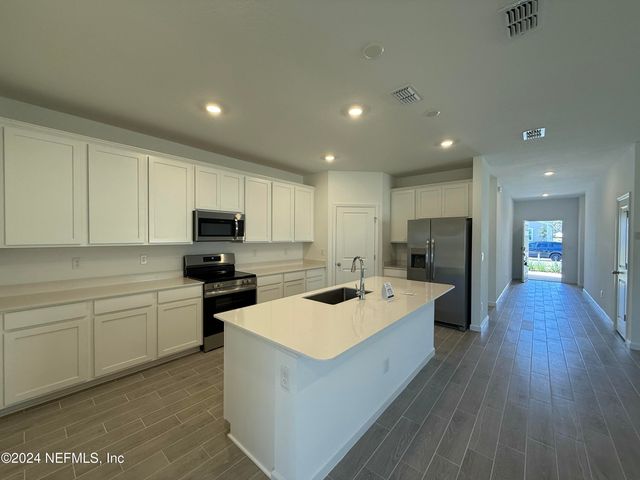 8198 HORSEBIT Circle, Jacksonville, FL 32219