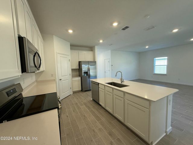 8198 HORSEBIT Circle, Jacksonville, FL 32219