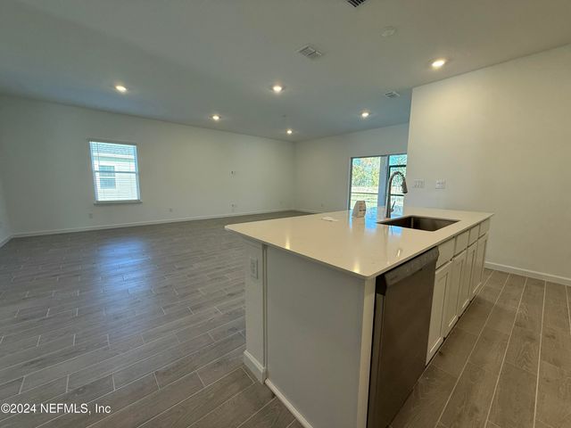 8198 HORSEBIT Circle, Jacksonville, FL 32219