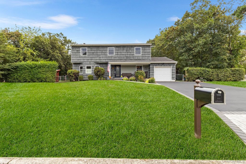 6 Barry Lane, Mount Sinai, NY 11766