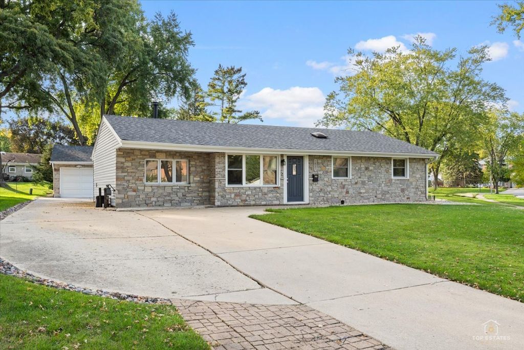 1831 WEDGEWOOD Lane, Schaumburg, IL 60193 — photo 2