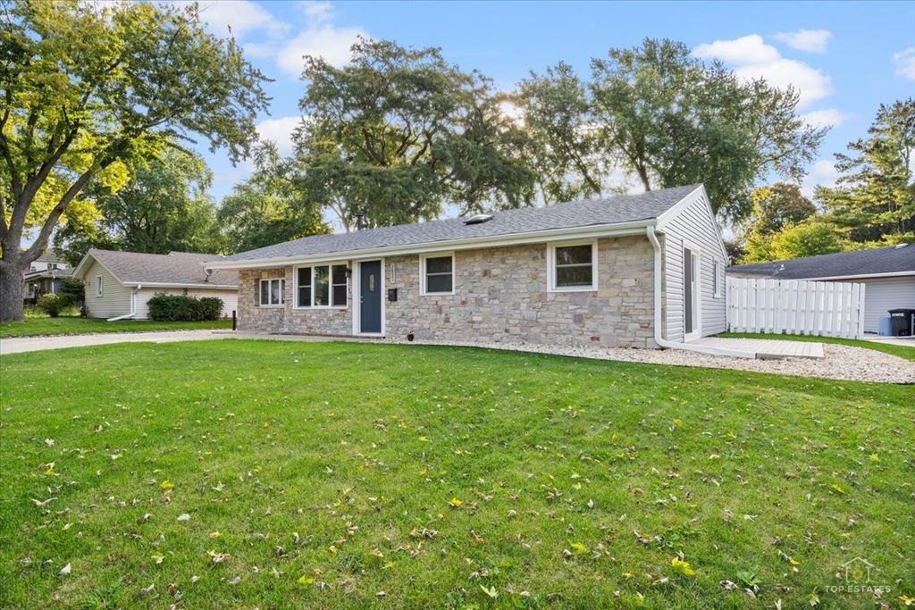 1831 WEDGEWOOD Lane, Schaumburg, IL 60193 — photo 3