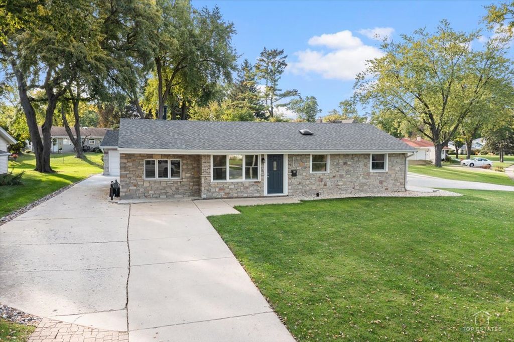 1831 WEDGEWOOD Lane, Schaumburg, IL 60193 — photo 4
