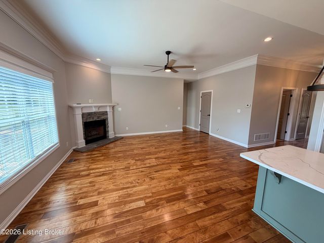 203 Deep Creek Dr, Shepherdsville, KY 40165