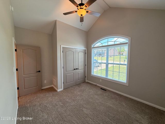 203 Deep Creek Dr, Shepherdsville, KY 40165