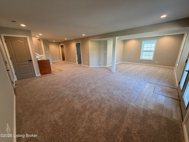 203 Deep Creek Dr, Shepherdsville, KY 40165