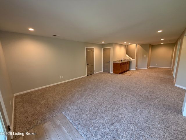 203 Deep Creek Dr, Shepherdsville, KY 40165