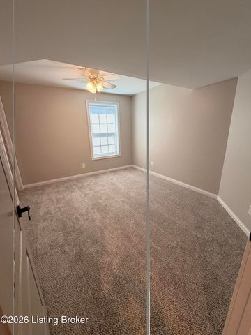 203 Deep Creek Dr, Shepherdsville, KY 40165