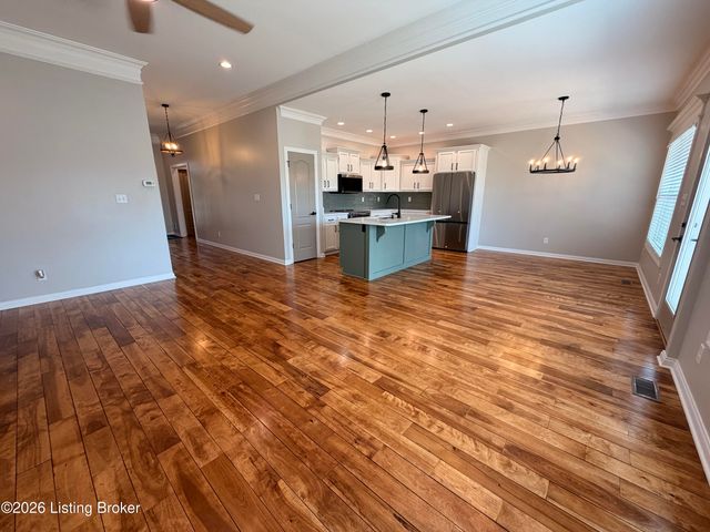 203 Deep Creek Dr, Shepherdsville, KY 40165