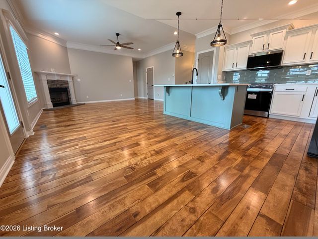 203 Deep Creek Dr, Shepherdsville, KY 40165