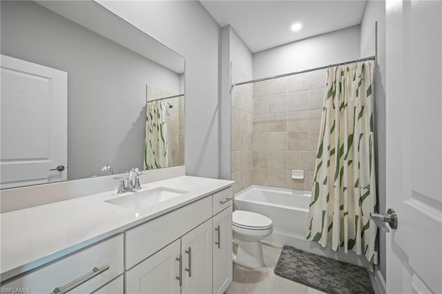 19568 Hinkley DR, Estero, FL 33928