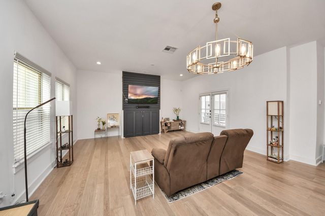 1217 Edwards Street, Houston, TX 77007