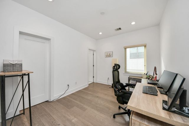 1217 Edwards Street, Houston, TX 77007