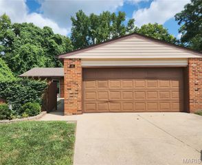 11 Parkridge, Belleville, IL 62226