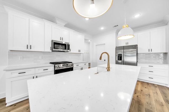 104 SW Fourth Avenue, Fort Walton Beach, FL 32548