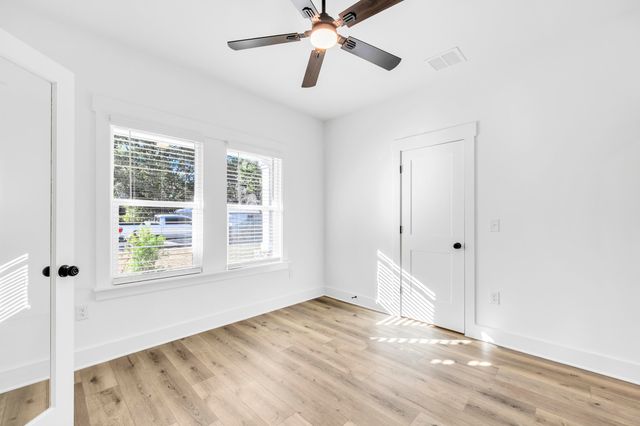 104 SW Fourth Avenue, Fort Walton Beach, FL 32548