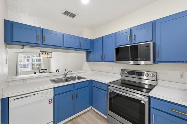 1141 KENNEWICK COURT, Wesley Chapel, FL 33543
