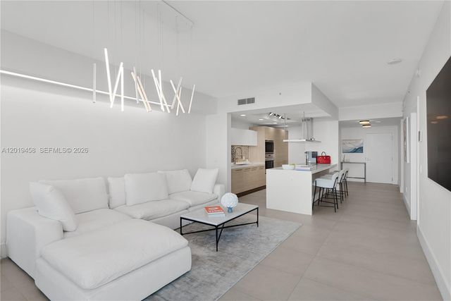 17111 Biscayne Boulevard 1406, North Miami Beach, FL 33160