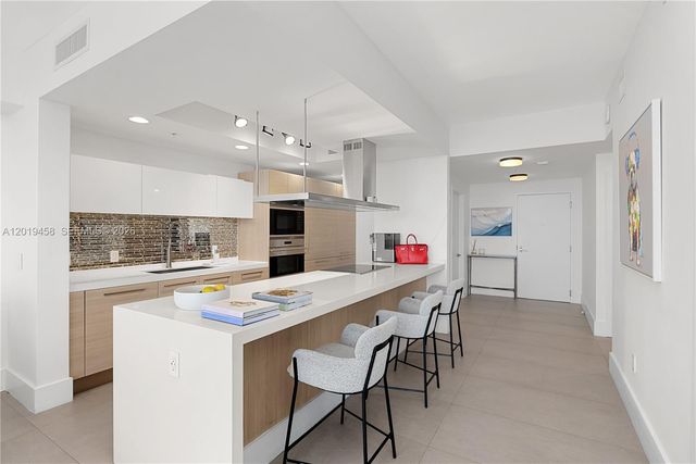 17111 Biscayne Boulevard 1406, North Miami Beach, FL 33160
