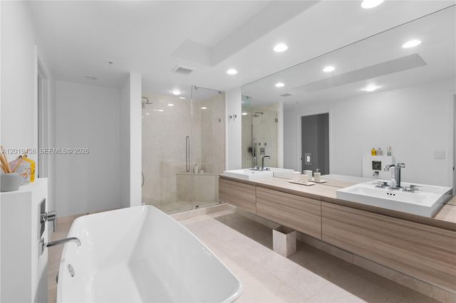 17111 Biscayne Boulevard 1406, North Miami Beach, FL 33160