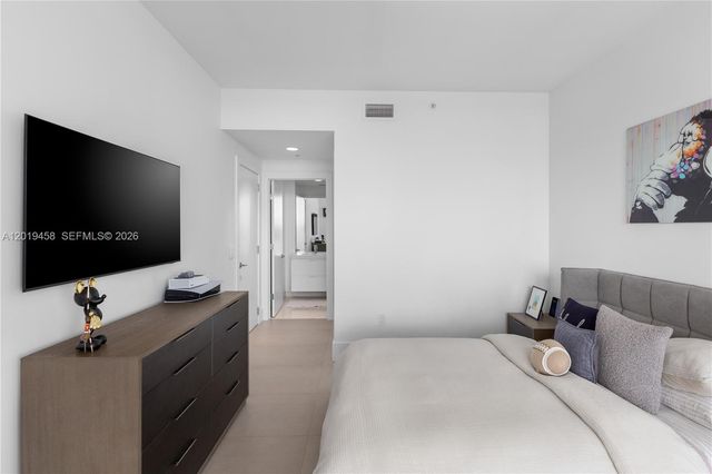 17111 Biscayne Boulevard 1406, North Miami Beach, FL 33160