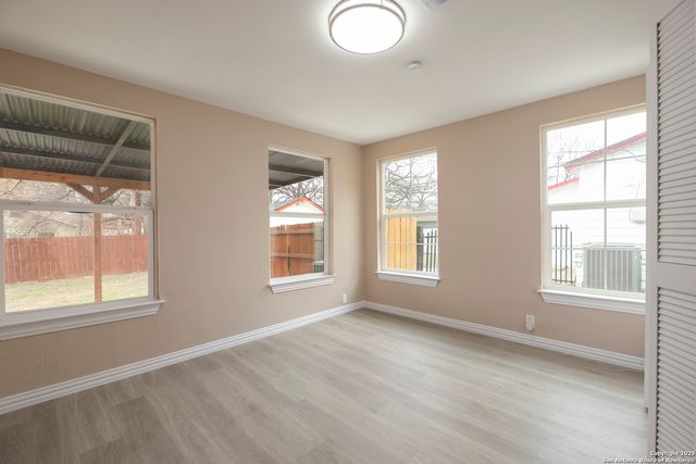 1411 McKinley, San Antonio, TX 78210