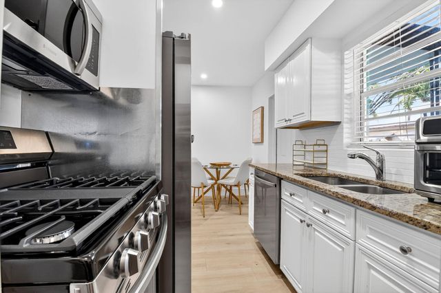 325 E Decarie Street, Delray Beach, FL 33444