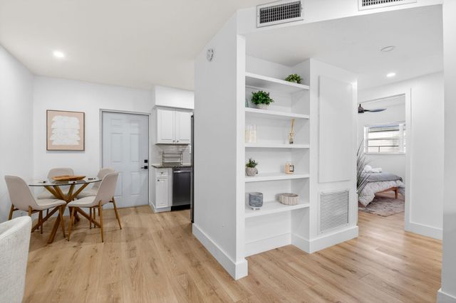 325 E Decarie Street, Delray Beach, FL 33444