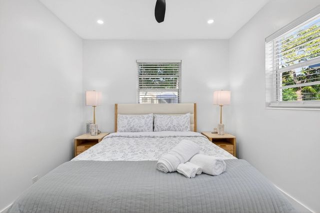 325 E Decarie Street, Delray Beach, FL 33444