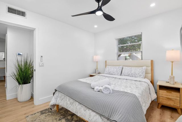 325 E Decarie Street, Delray Beach, FL 33444