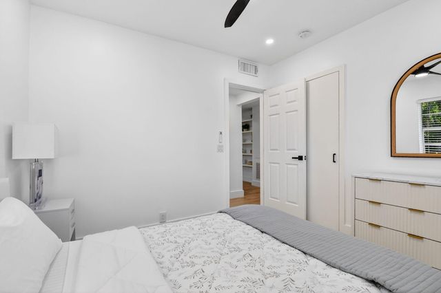 325 E Decarie Street, Delray Beach, FL 33444