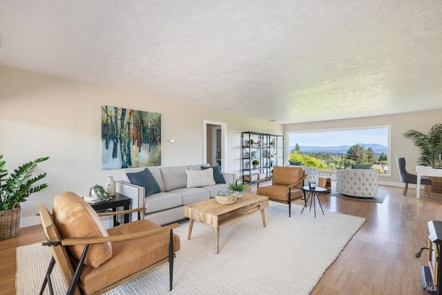 1365 Grandview Rd, Sebastopol, CA 95472