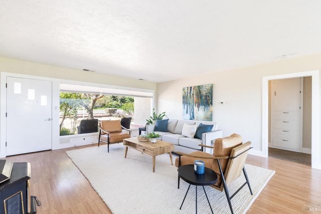 1365 Grandview Rd, Sebastopol, CA 95472