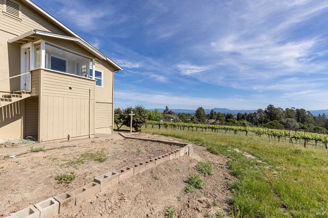 1365 Grandview Rd, Sebastopol, CA 95472