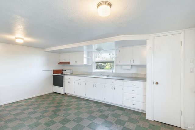 1365 Grandview Rd, Sebastopol, CA 95472