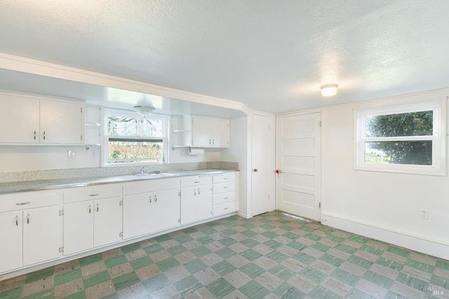 1365 Grandview Rd, Sebastopol, CA 95472