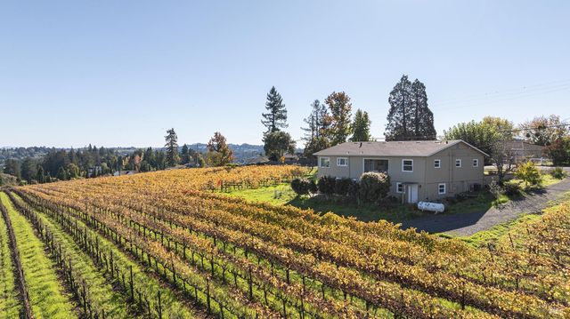 1365 Grandview Rd, Sebastopol, CA 95472